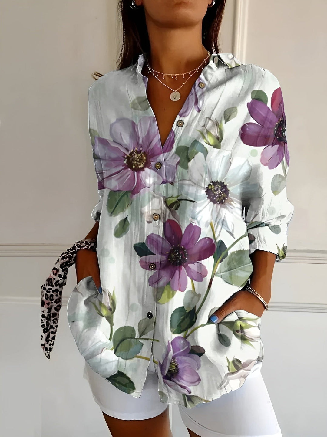 Brenda - Casual blouse with flowers and patterns