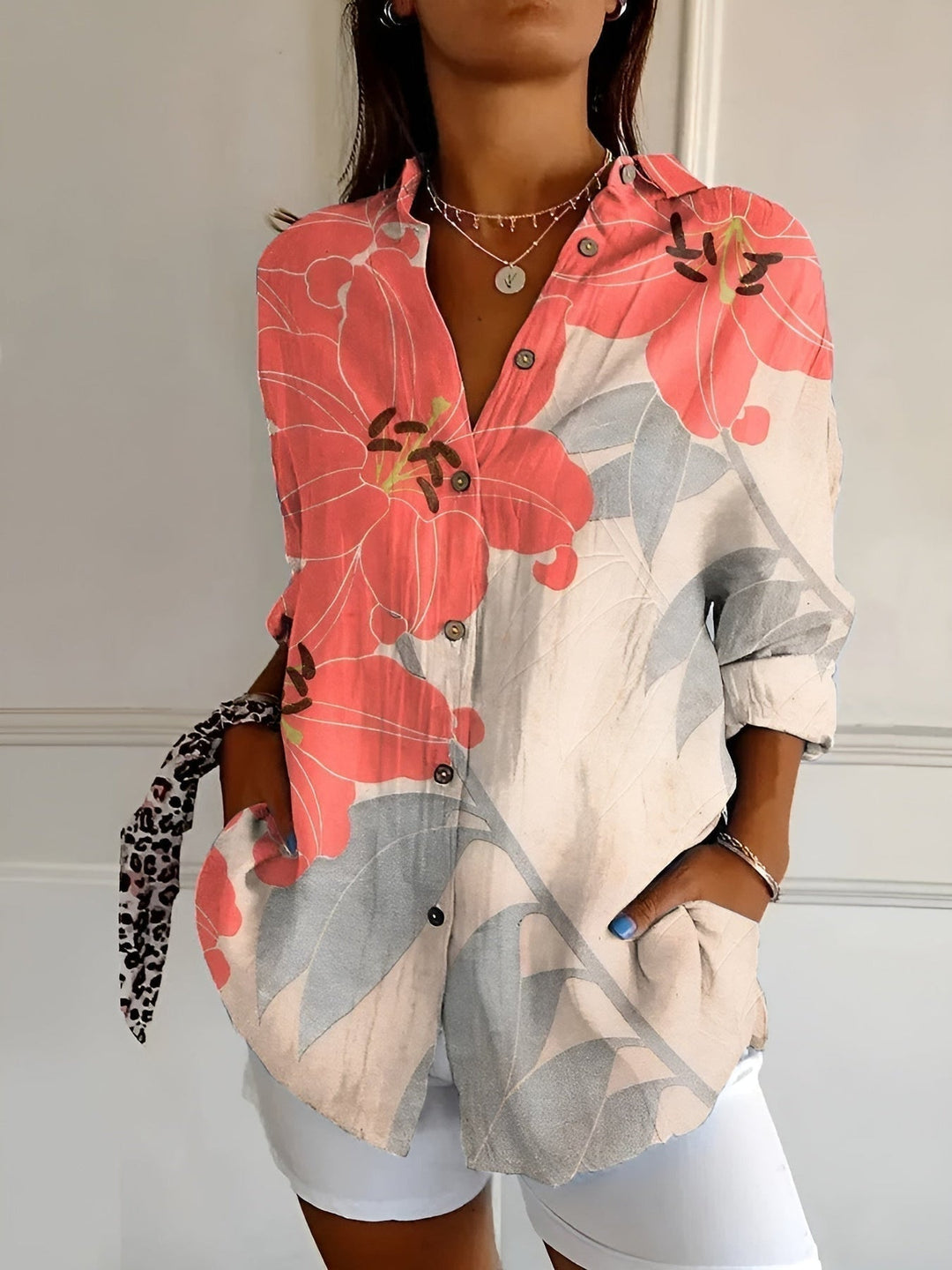 Brenda - Casual blouse with flowers and patterns