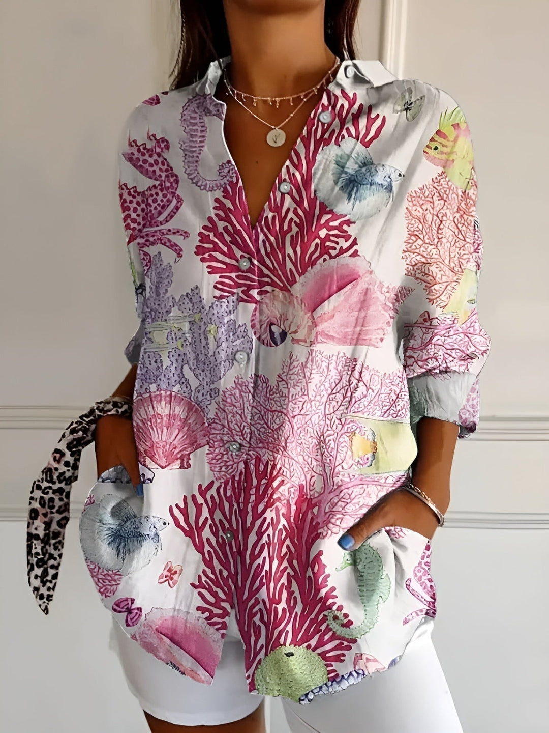Brenda - Casual blouse with flowers and patterns